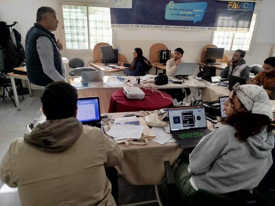 المخيم التكويني في دورته الثانية وفي يومه الثالث 4 ديسمبر بدار الشباب