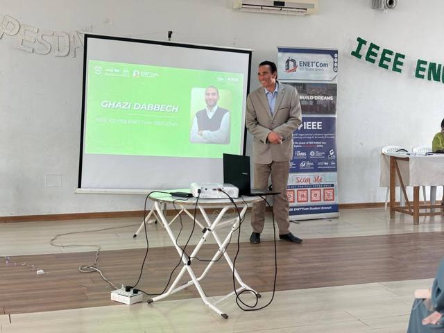 نظمت دار الشباب ساقية الزيت نشاطا شبابي طلابي بالشراكة مع IEEE ENET